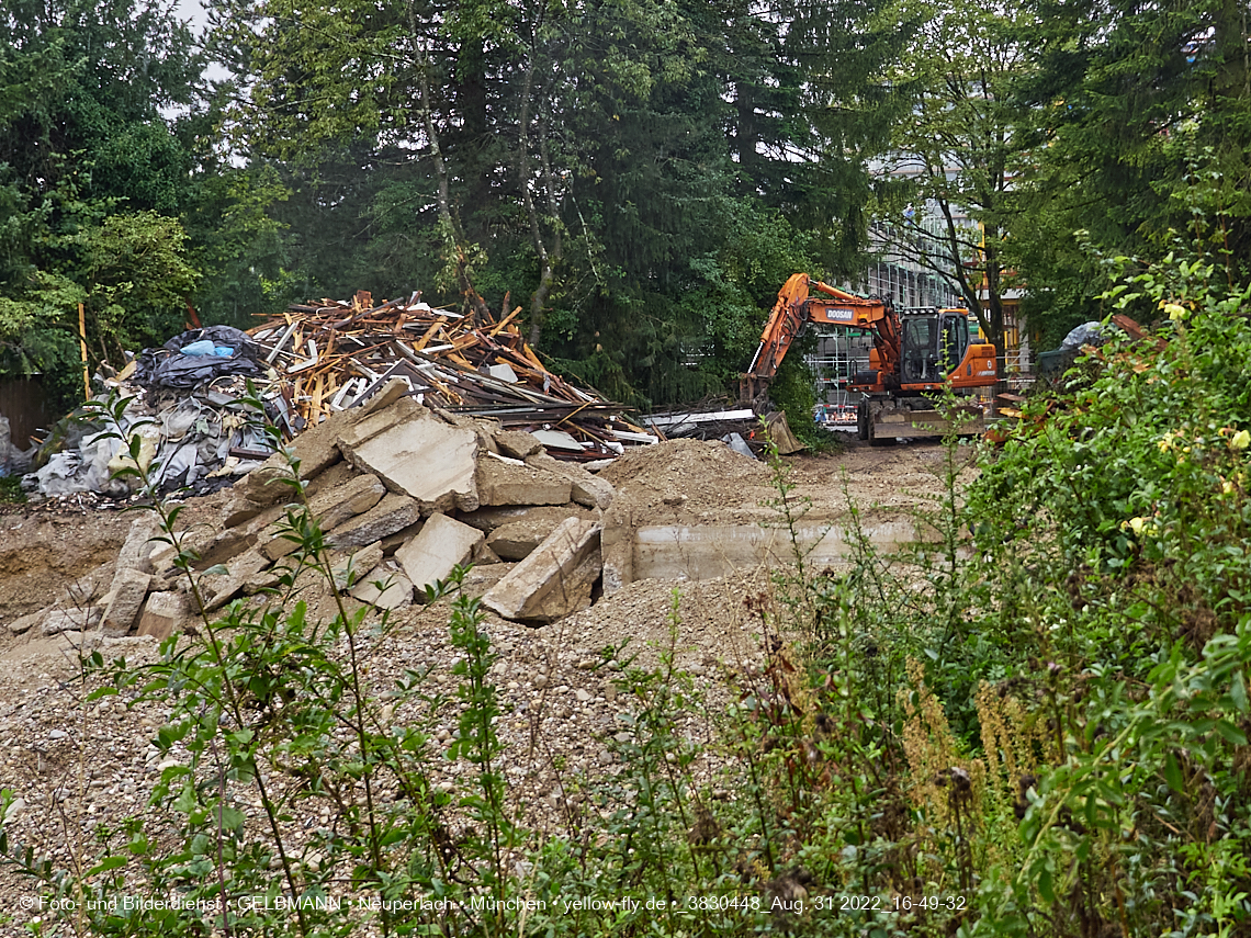 31.08.2022 - Baustelle an der Niederalmstraße 16 und Hugo-Lang-Bogen 13 in Neuperlach-Trudering